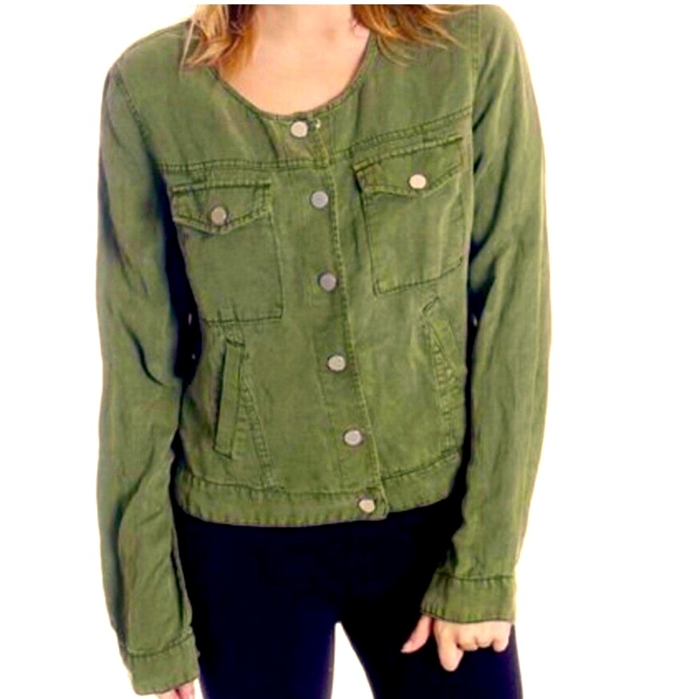 Sanctuary Army Green Lightweight Collarless Jacket with Snap Closure